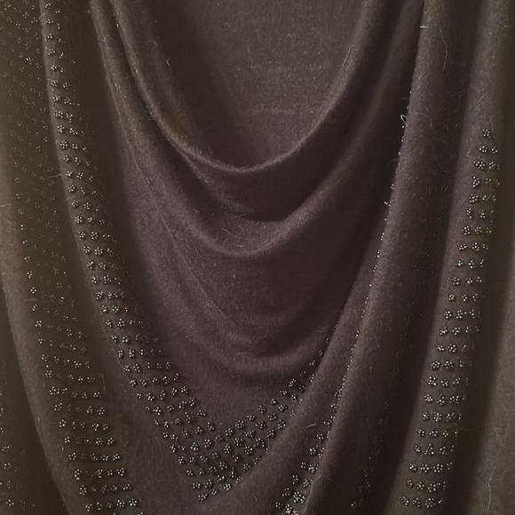 Cap sleeve black top with low rounded neck - Picture 2 of 6